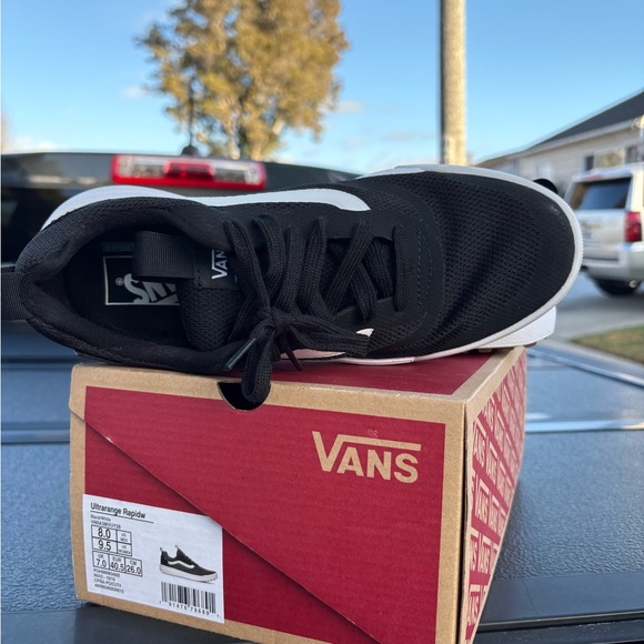 BRAND NEW vans ultrarange
Only worn to try on - Picture 2 of 3